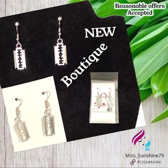 Boutique  NEW - Razor Earrings - unique - Fun  🥰 - Picture 1 of 3